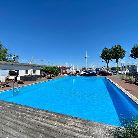 Hausboot Mit Traumlage In Luebeck-Travemuende Hotel Exterior photo