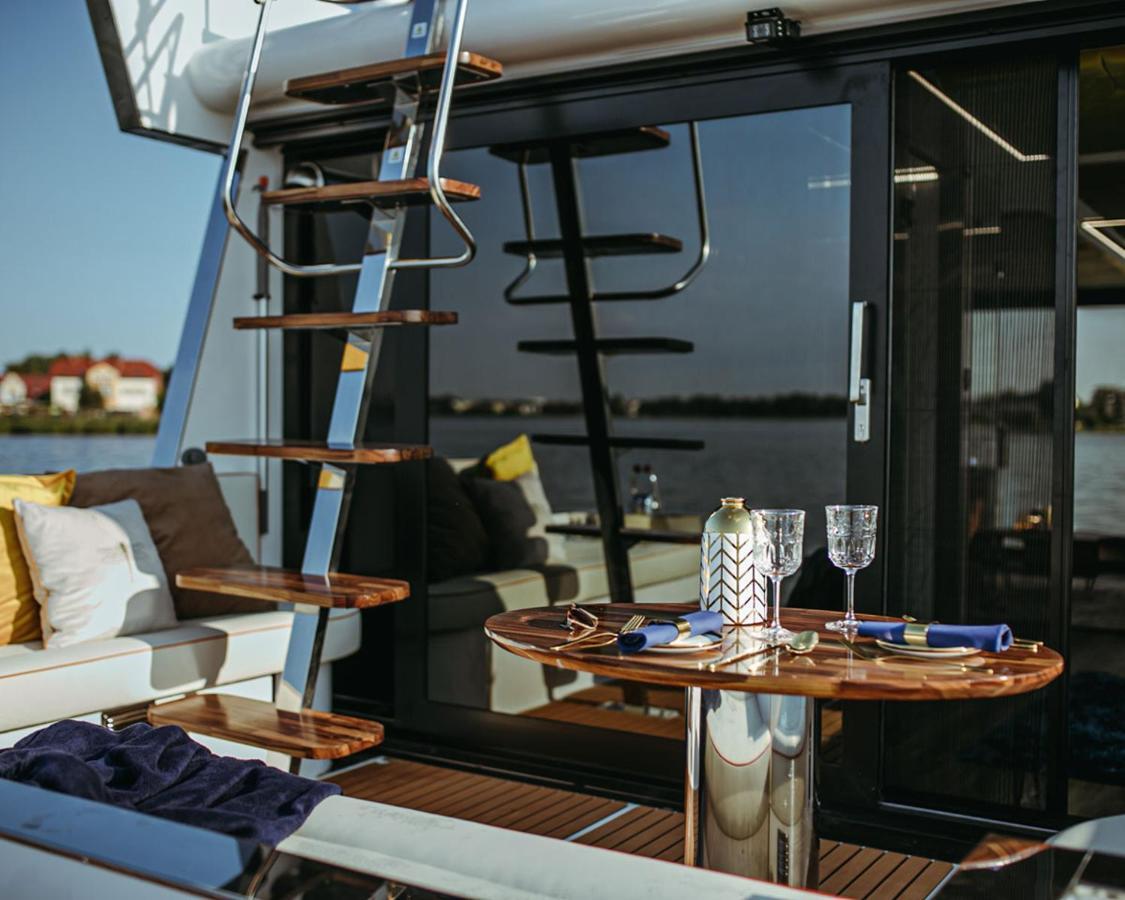Hausboot Mit Traumlage In Luebeck-Travemuende Hotel Exterior photo