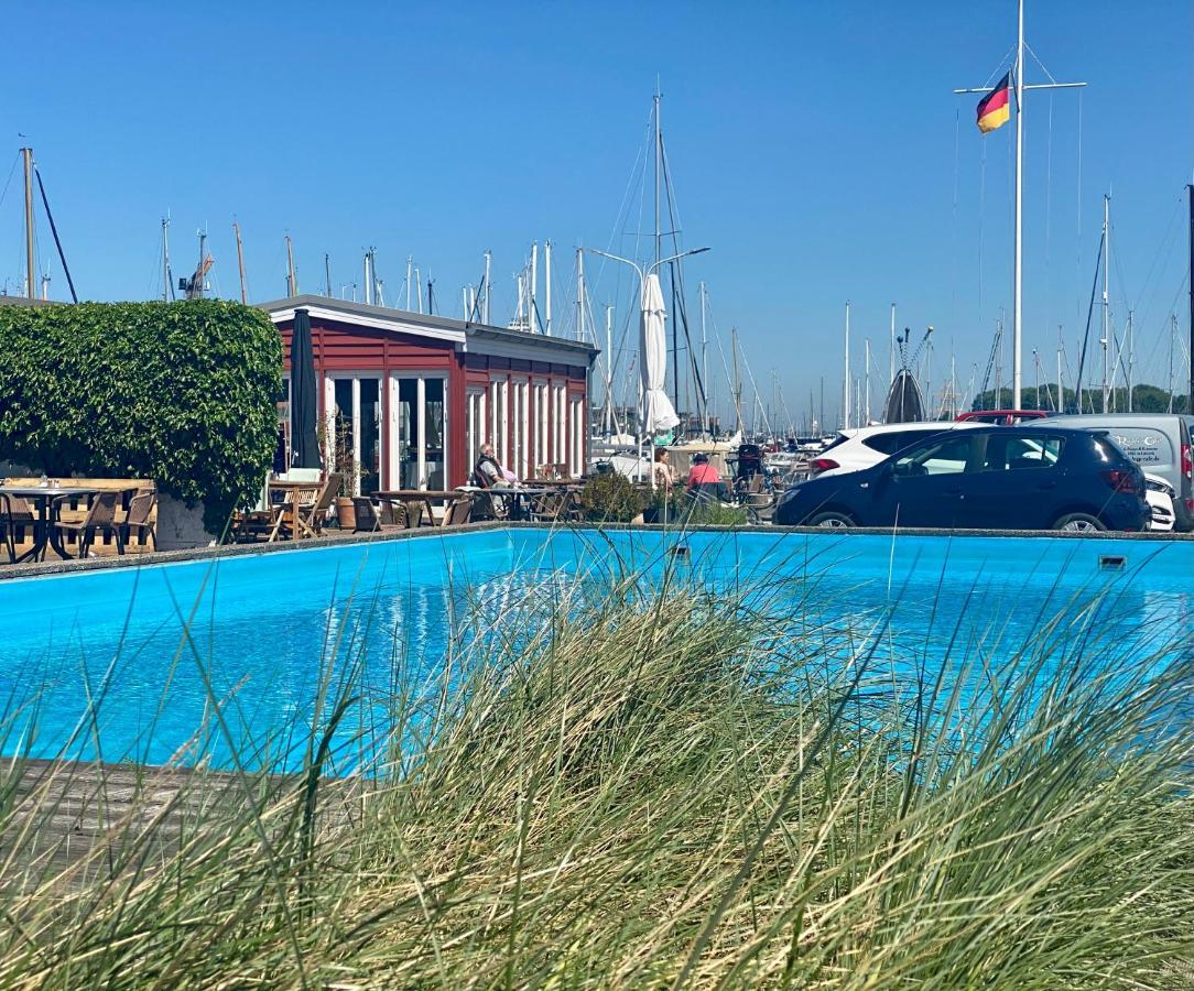 Hausboot Mit Traumlage In Luebeck-Travemuende Hotel Exterior photo
