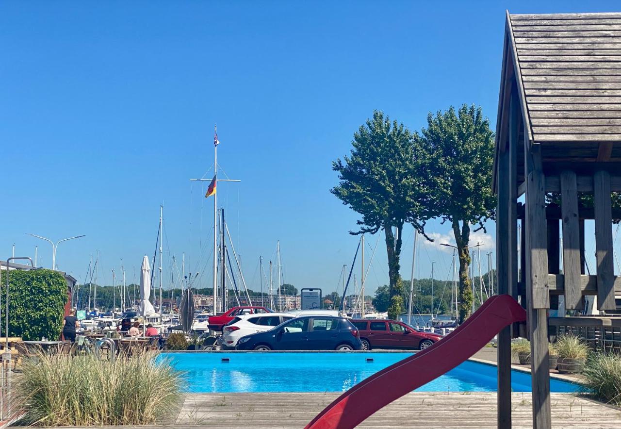 Hausboot Mit Traumlage In Luebeck-Travemuende Hotel Exterior photo